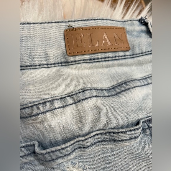 Elan | Light Wash Frayed Hem Distressed Jeans JES2093 | Size Medium - Picture 12 of 13